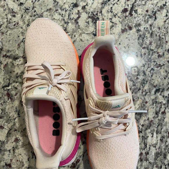 adidas UltraBOOST DNA Linen - Picture 2 of 8